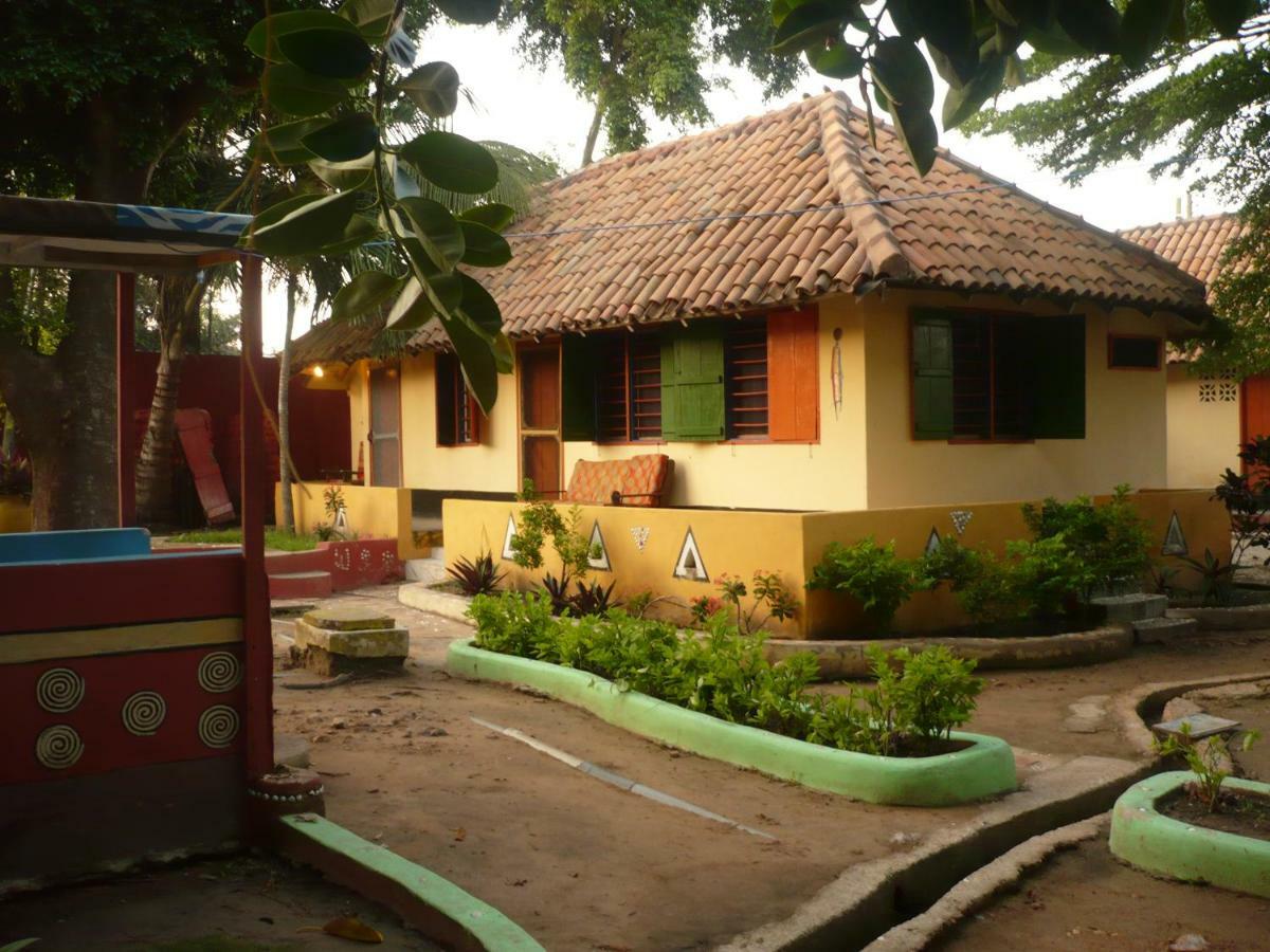 Big Milly'S Backyard Hotel Kokrobite ภายนอก รูปภาพ