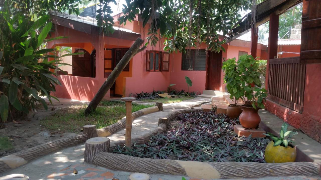 Big Milly'S Backyard Hotel Kokrobite ภายนอก รูปภาพ
